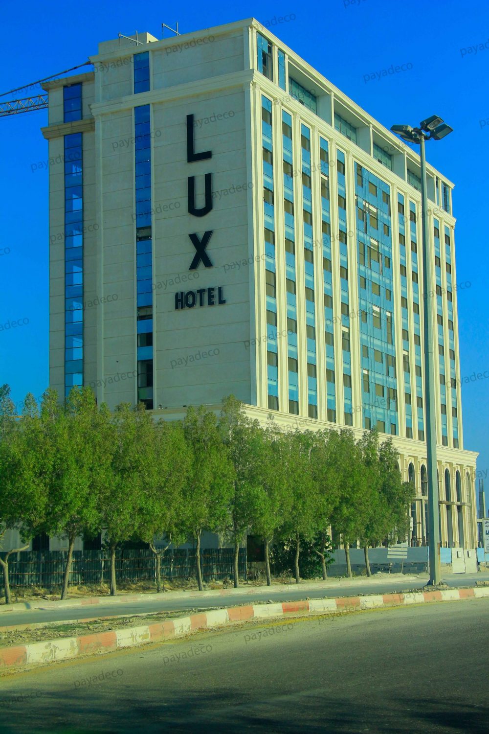 نمای عایق هتل لاکس در کیش